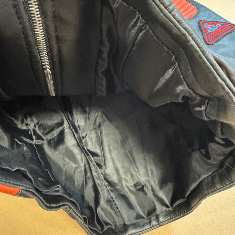Detailansicht: Sourced limited accessories and clothes Formule 1 Racing Team vintage leather-like jacket – Logo, Nähte oder Material