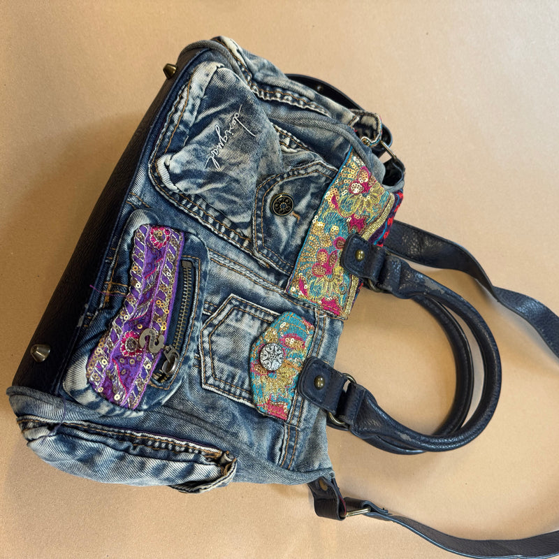 Detailansicht: Sourced limited accessories and clothes Desigual vintage Y2K jeans handbag – Logo, Nähte oder Material