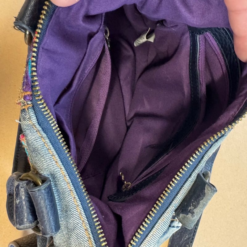 Detailansicht: Sourced limited accessories and clothes Desigual vintage Y2K jeans handbag – Logo, Nähte oder Material