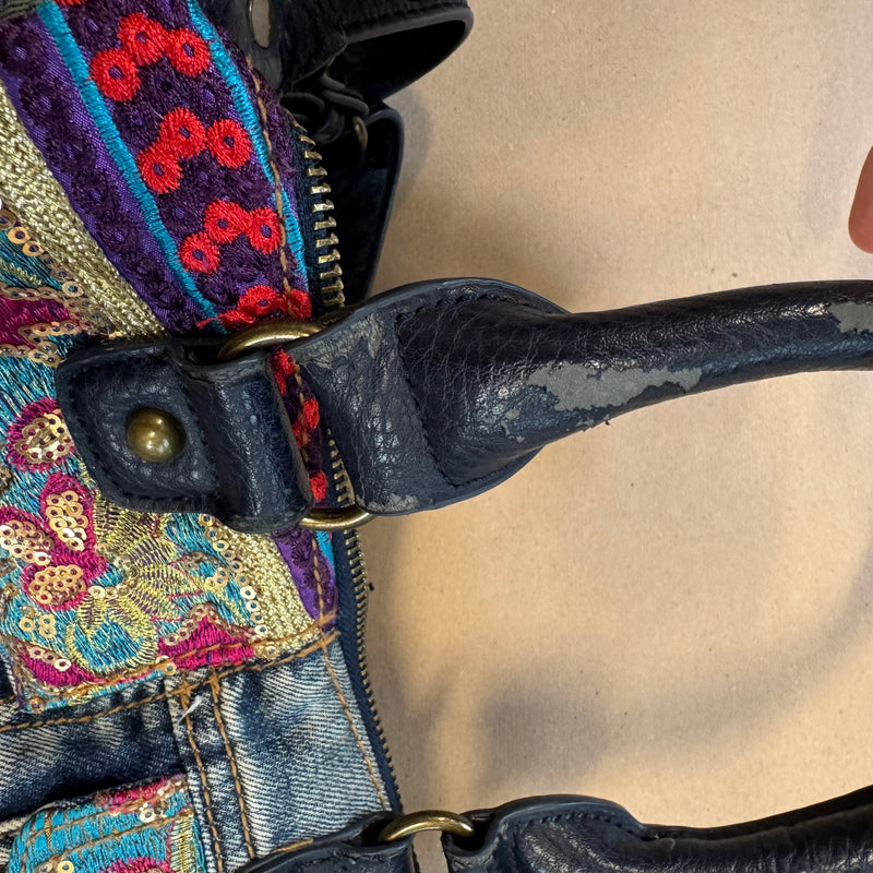 Detailansicht: Sourced limited accessories and clothes Desigual vintage Y2K jeans handbag – Logo, Nähte oder Material