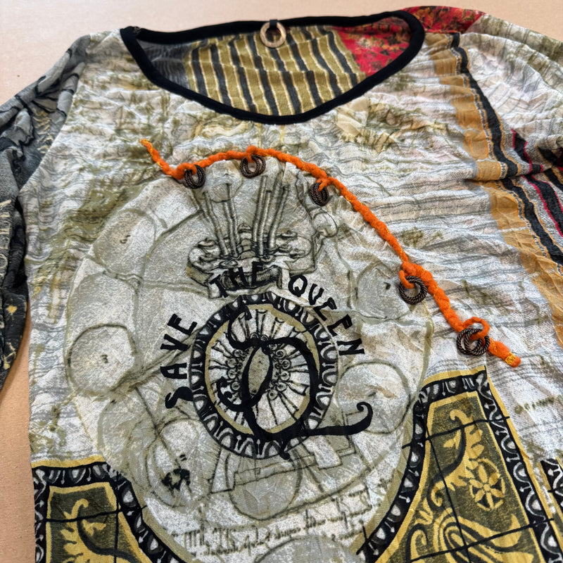 Detailansicht: Sourced limited accessories and clothes Save the Queen vintage graphic longsleeve – Logo, Nähte oder Material