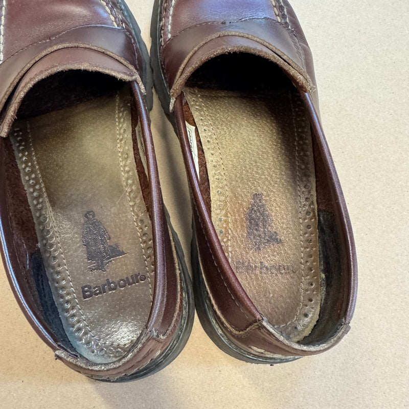 Detailansicht: Sourced limited accessories and clothes Barbour brown leather loafers/shoes – Logo, Nähte oder Material