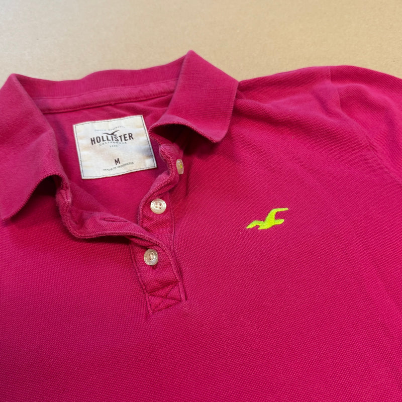 Detailansicht: Sourced limited accessories and clothes Hollister classic women's summer polo – Logo, Nähte oder Material
