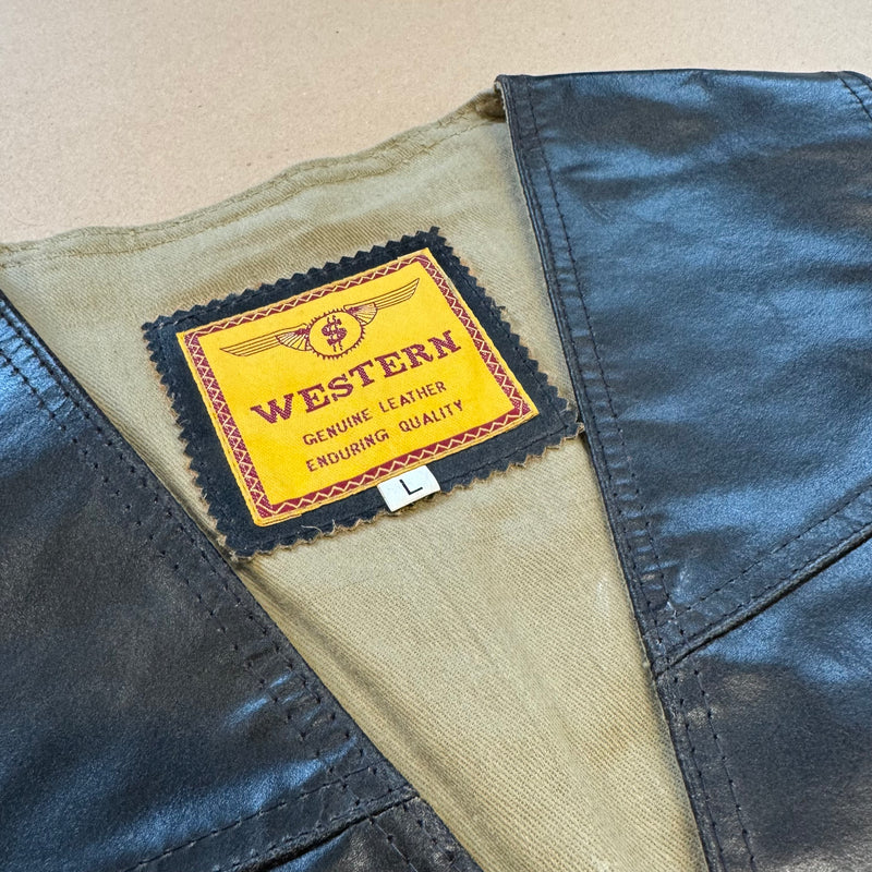 Detailansicht: Sourced limited accessories and clothes Western Genuine Leather vest vintage – Logo, Nähte oder Material