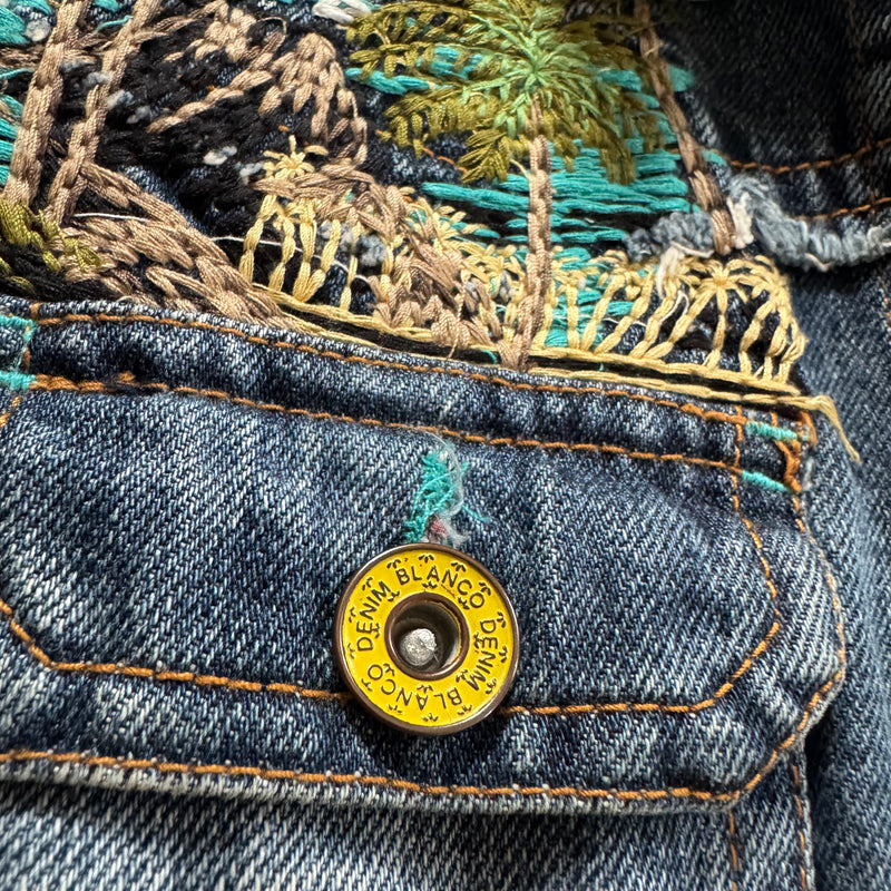 Detailansicht: Sourced limited accessories and clothes Blanco Jeans embroidered retro women’s denim jacket – Logo, Nähte oder Material