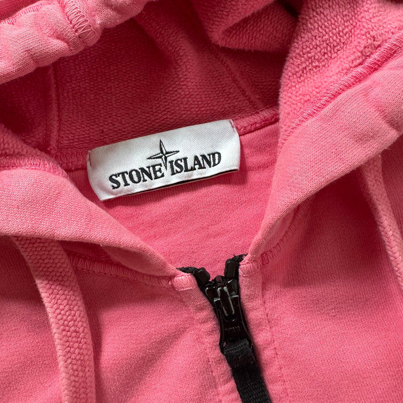 Detailansicht: Sourced limited accessories and clothes Stone Island pink zip-up hoodie – Logo, Nähte oder Material