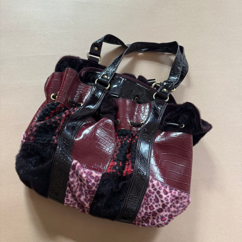 Detailansicht: Sourced limited accessories and clothes Fuchsia vintage bag – Logo, Nähte oder Material