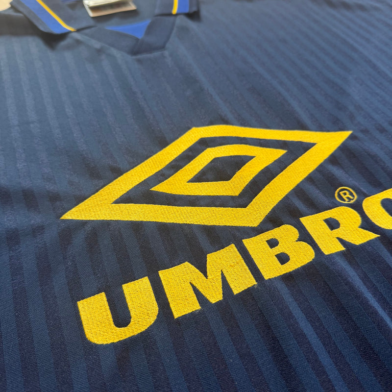 Detailansicht: Sourced limited accessories and clothes Umbro streetwear style oversized jersey – Logo, Nähte oder Material