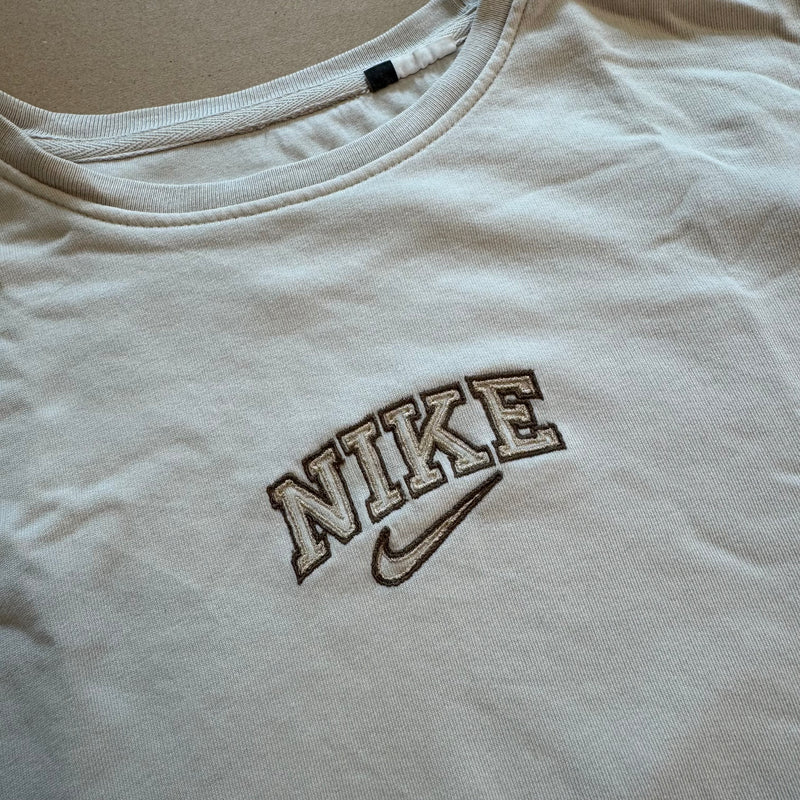 Detailansicht: Sourced limited accessories and clothes Nike thin vintage sweatshirt – Logo, Nähte oder Material