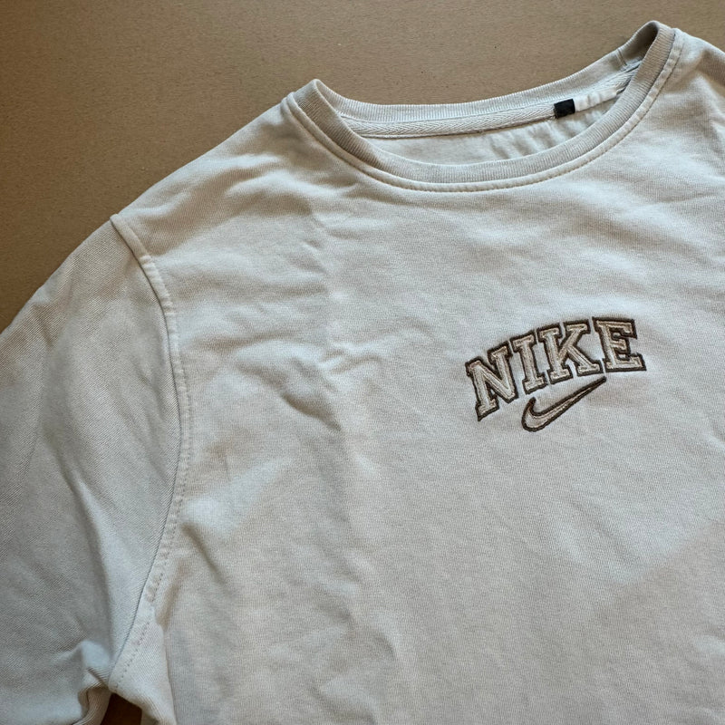 Detailansicht: Sourced limited accessories and clothes Nike thin vintage sweatshirt – Logo, Nähte oder Material