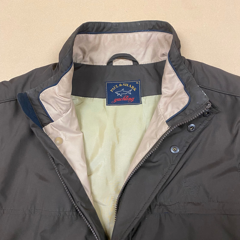 Detailansicht: Sourced limited accessories and clothes Paul & shark vest – Logo, Nähte oder Material