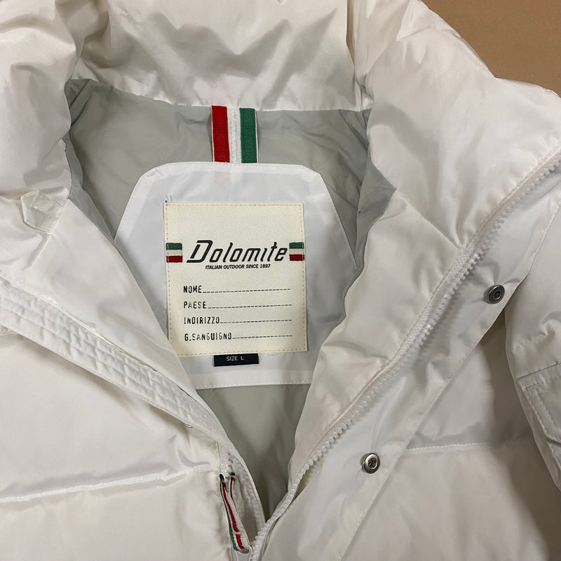 Detailansicht: Sourced limited accessories and clothes Dolomite Winter Jacket – Logo, Nähte oder Material