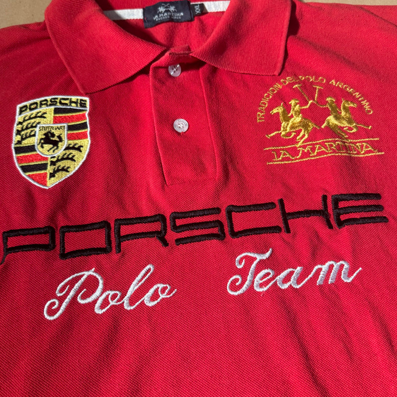 Detailansicht: Sourced limited accessories and clothes La Martina Porsche red polo – Logo, Nähte oder Material