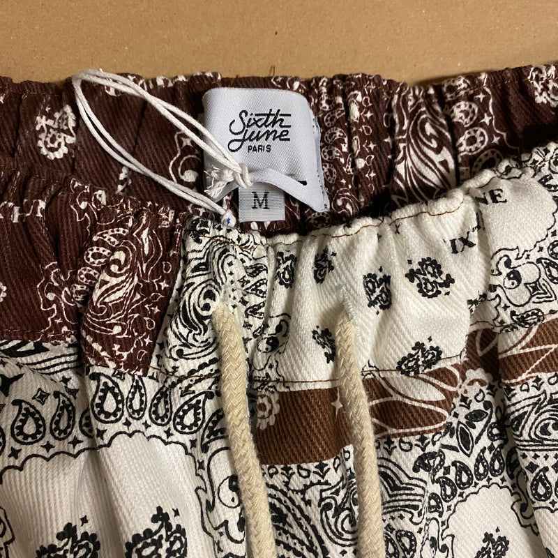 Detailansicht: Sourced limited accessories and clothes Sixth of June trousers – Logo, Nähte oder Material