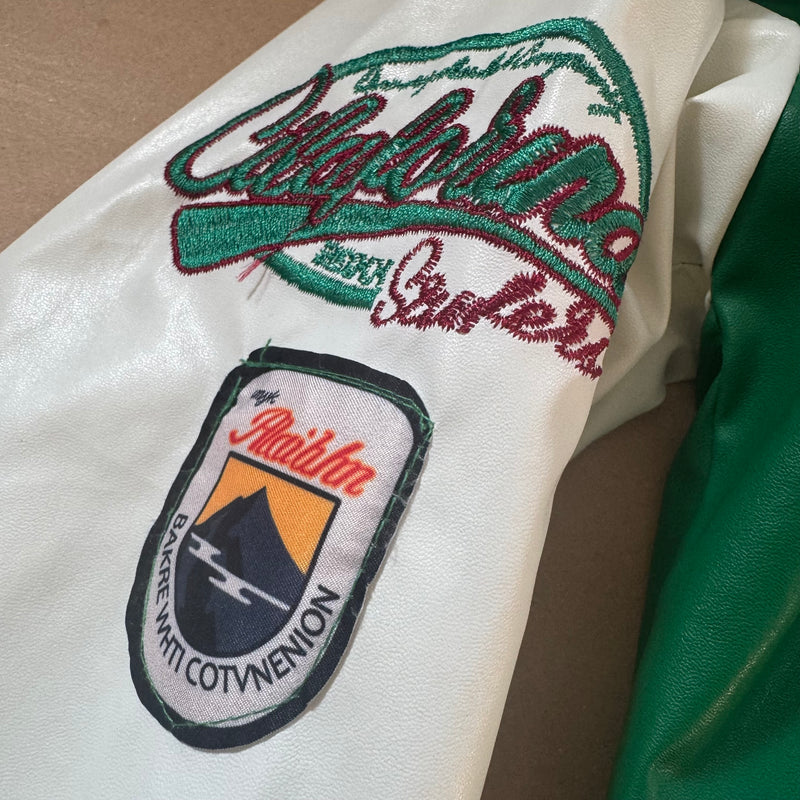 Detailansicht: Sourced limited accessories and clothes Cilaforina vintage green and white college jacket – Logo, Nähte oder Material
