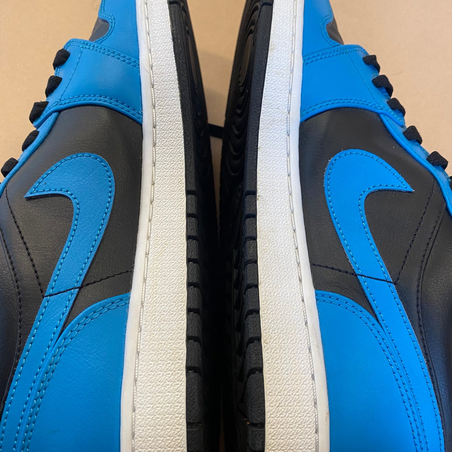 Air Jordan 1 Low Laser Blue