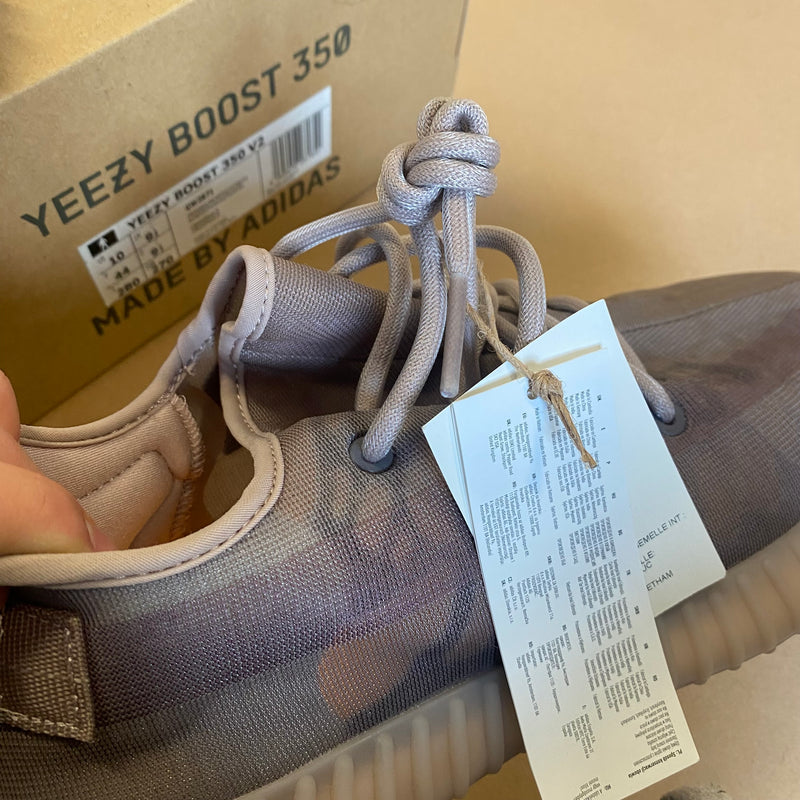 Detailansicht: Sourced limited accessories and clothes Yeezy 350 V2 Mono Mist's – Logo, Nähte oder Material