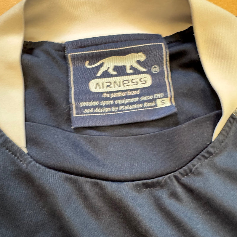 Detailansicht: Sourced limited accessories and clothes Airness Streetwear summer t-shirt – Logo, Nähte oder Material