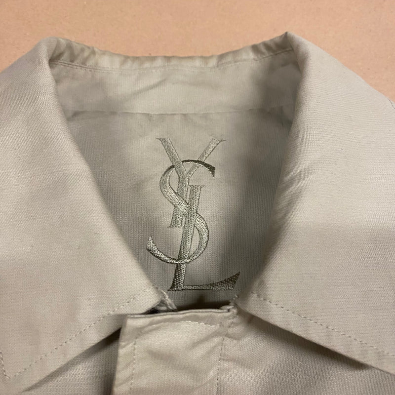 Detailansicht: Sourced limited accessories and clothes Yves Saint Laurent rain coat – Logo, Nähte oder Material