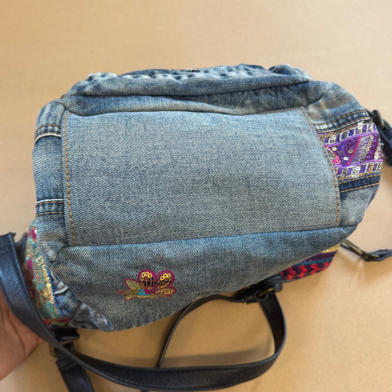 Detailansicht: Sourced limited accessories and clothes Vintage glitter jeans Desigual handbag – Logo, Nähte oder Material