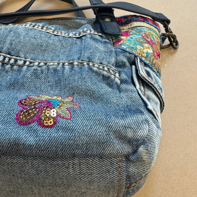 Detailansicht: Sourced limited accessories and clothes Vintage glitter jeans Desigual handbag – Logo, Nähte oder Material