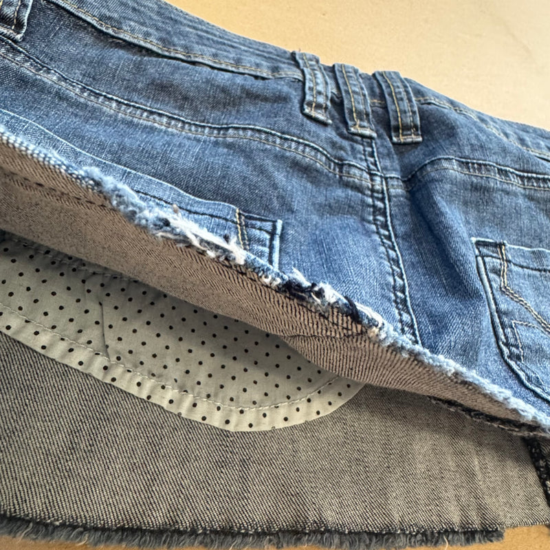 Detailansicht: Sourced limited accessories and clothes Miss Sixty denim 90s mini skirt – Logo, Nähte oder Material