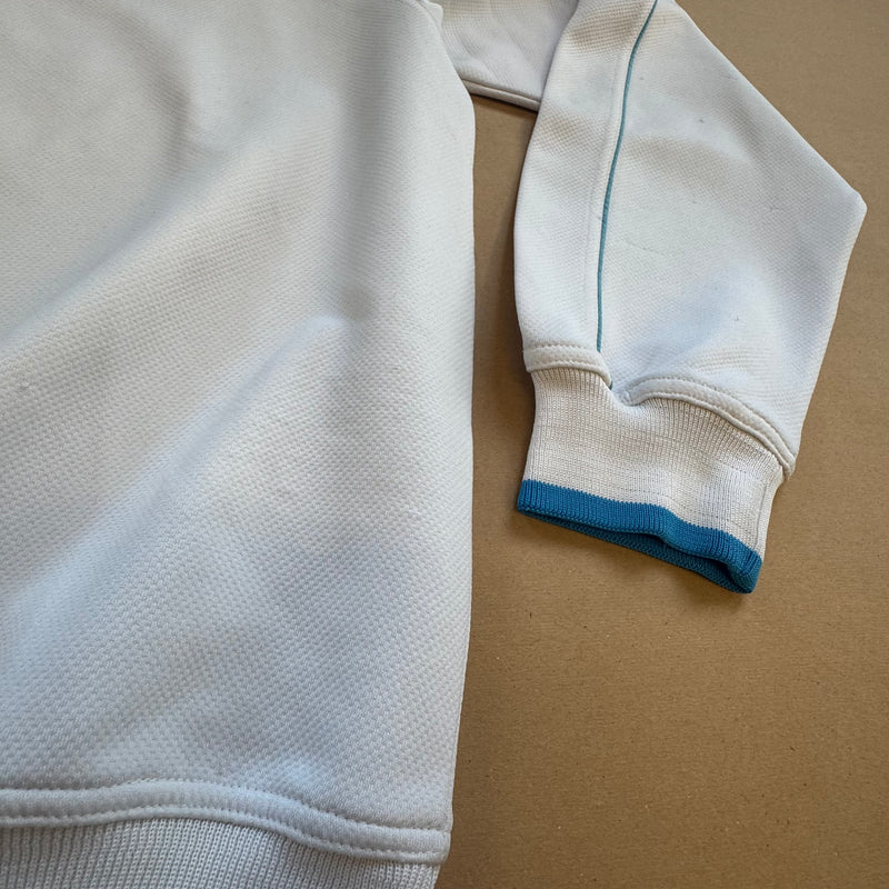 Detailansicht: Sourced limited accessories and clothes Airness streetwear style white sweatshirt – Logo, Nähte oder Material