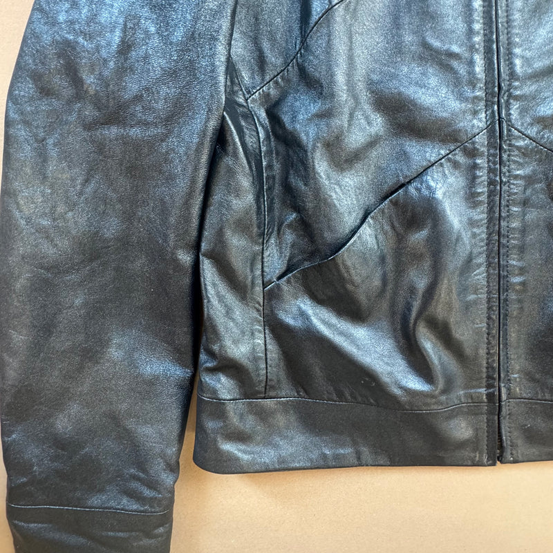 Detailansicht: Sourced limited accessories and clothes Vintage Arma glitter black coat – Logo, Nähte oder Material