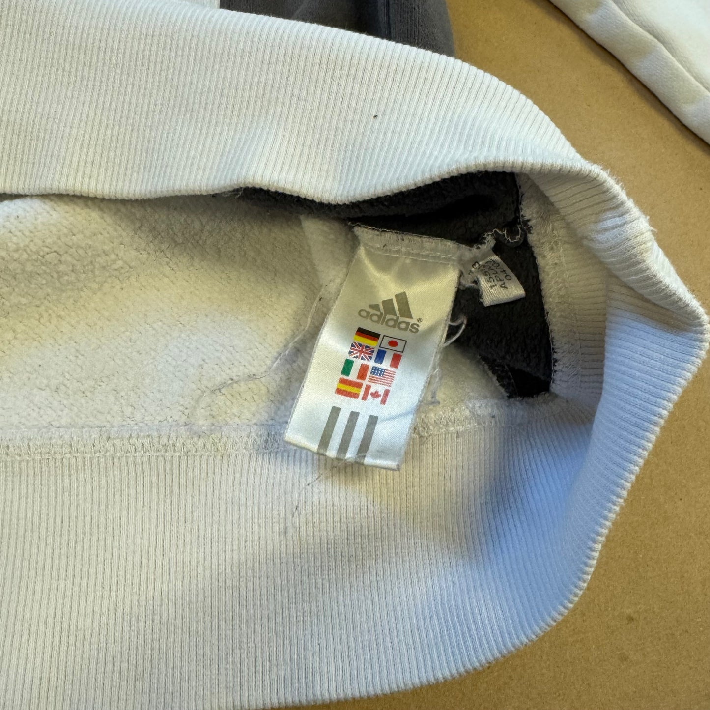 Adidas streetwear 00s white sweatshirt