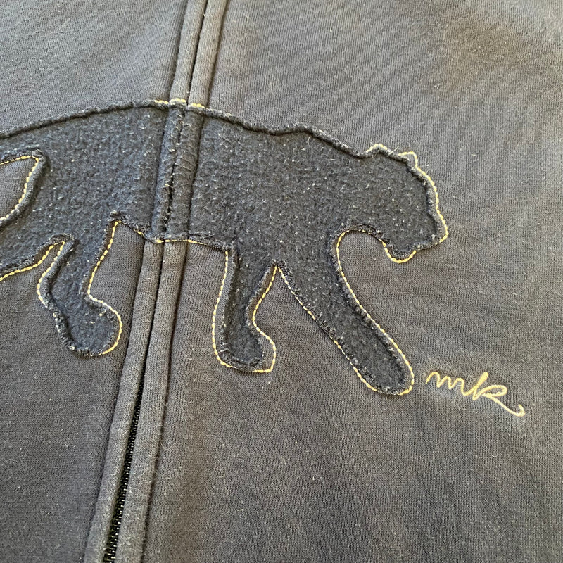 Detailansicht: Sourced limited accessories and clothes Airness zipup – Logo, Nähte oder Material