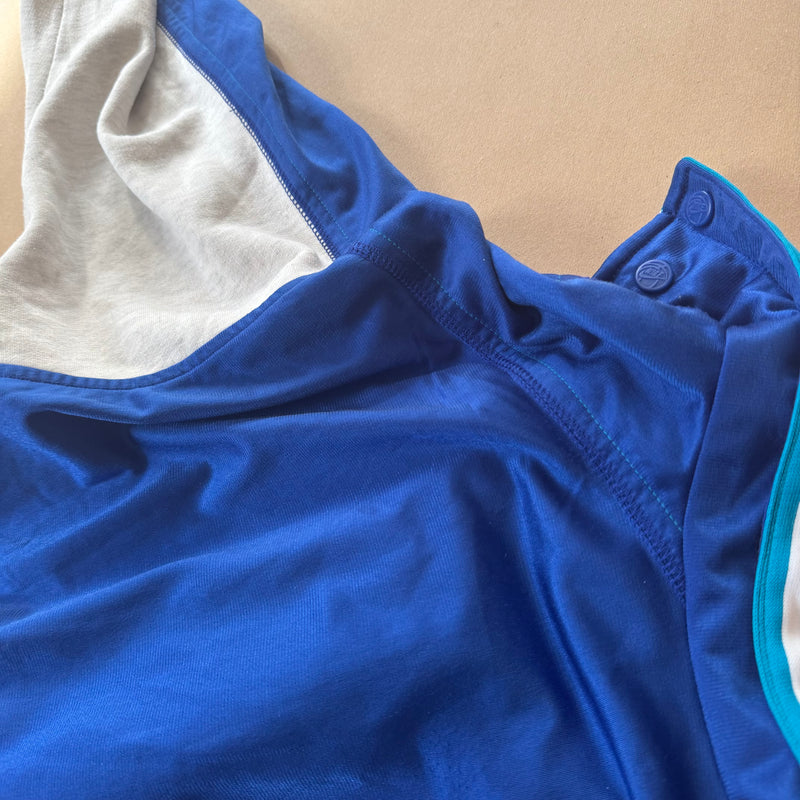 Detailansicht: Sourced limited accessories and clothes Nike Basketball vintage light jacket – Logo, Nähte oder Material