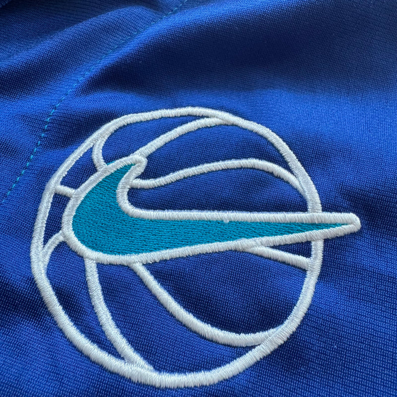 Detailansicht: Sourced limited accessories and clothes Nike Basketball vintage light jacket – Logo, Nähte oder Material