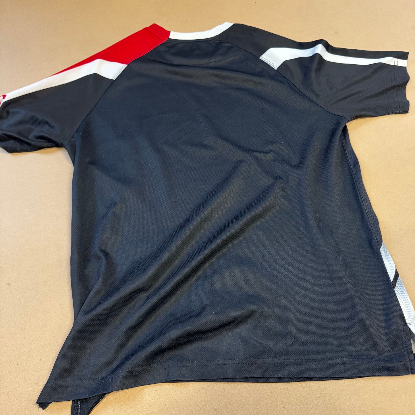 Airness streetwear 00s black and red t-shirt