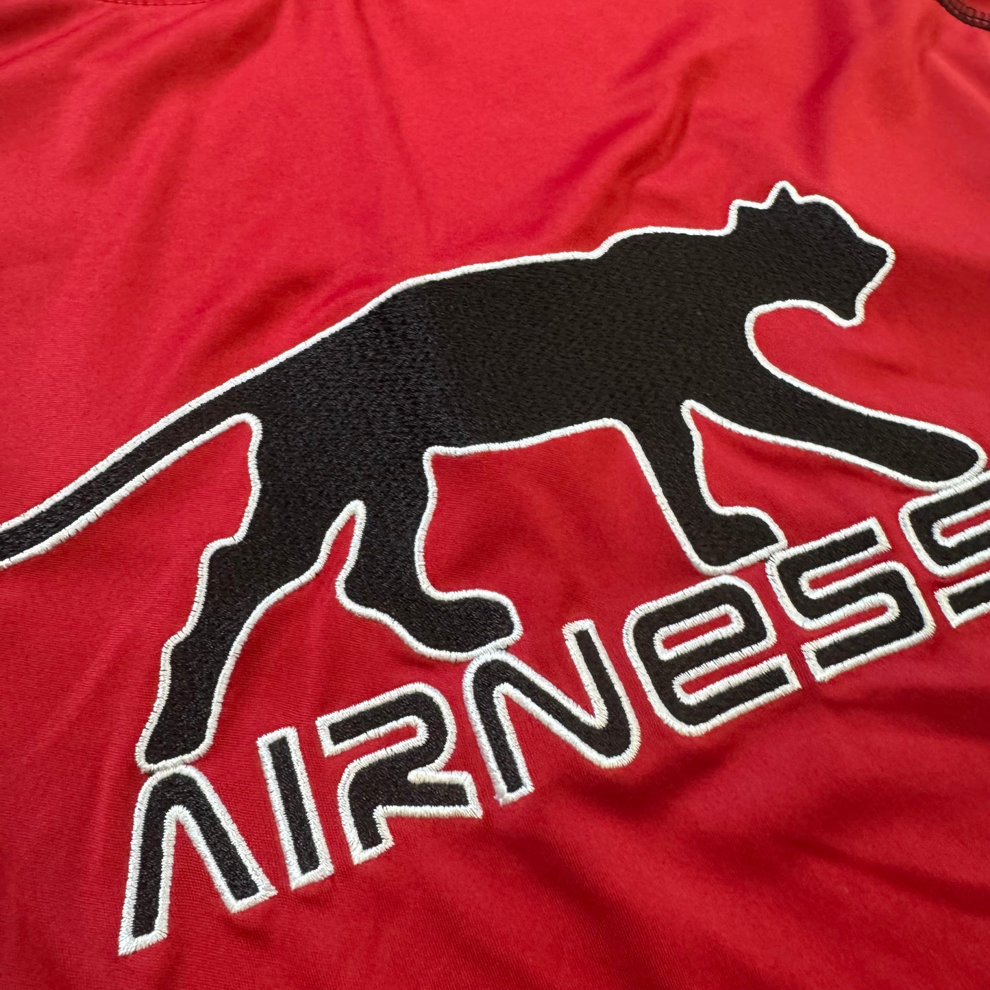 Airness streetwear 00s red t-shirt