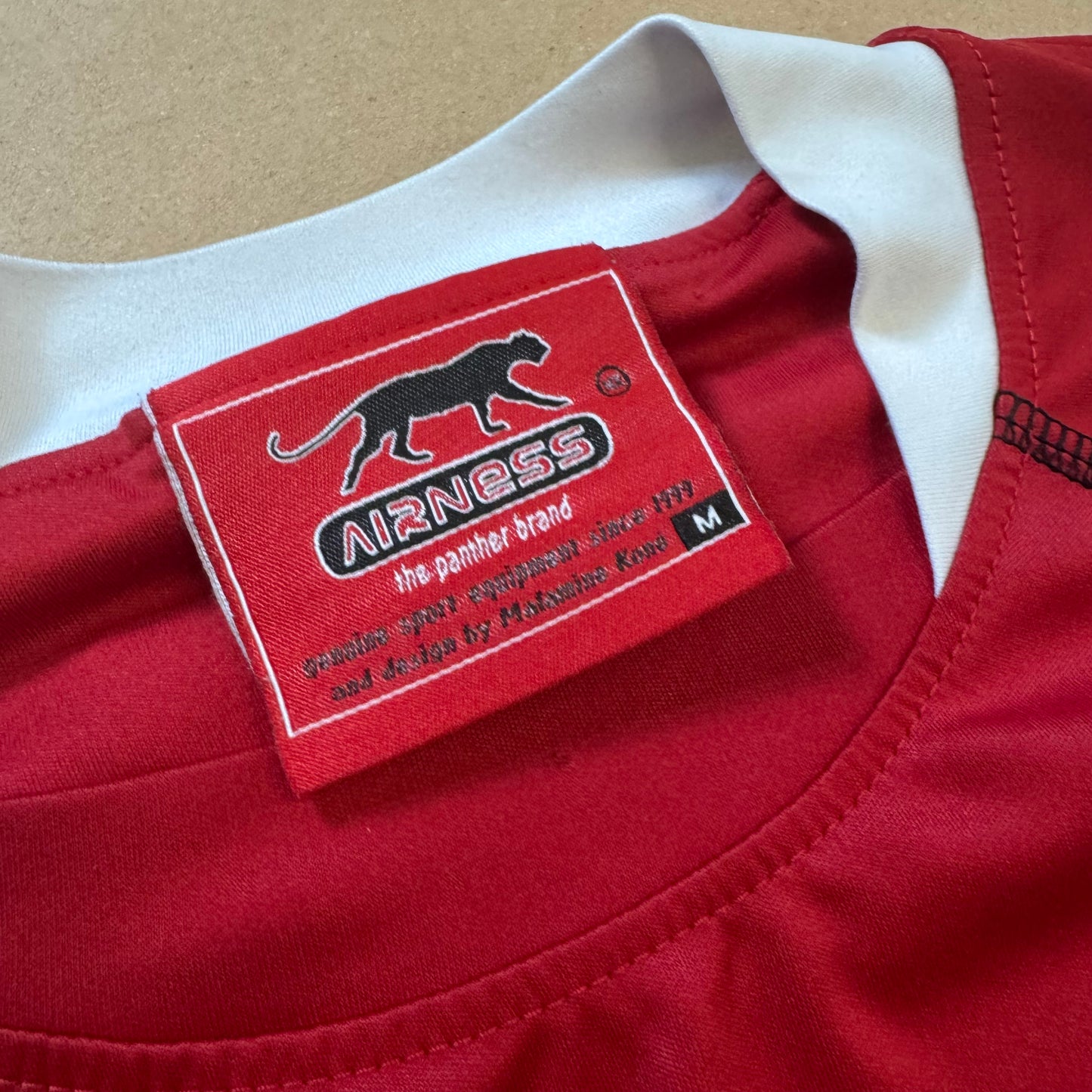 Airness streetwear 00s red t-shirt