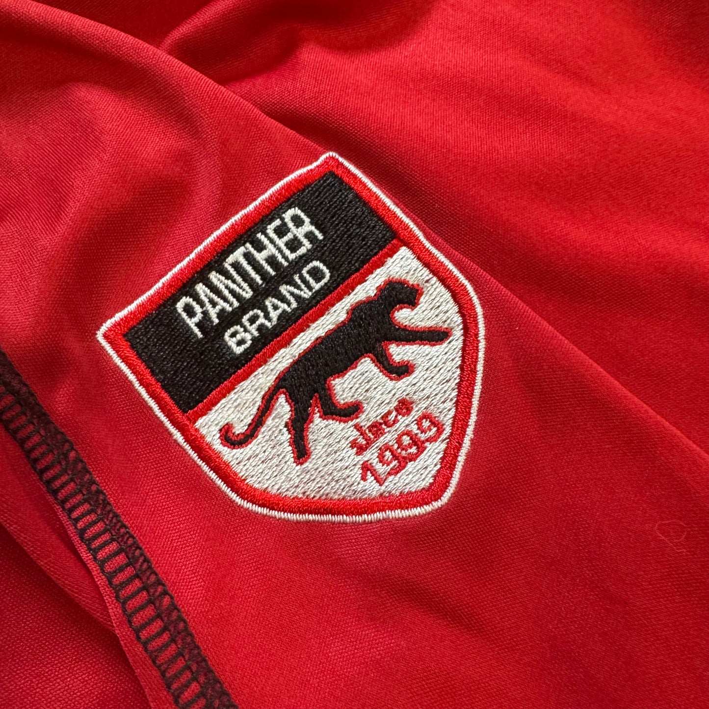 Airness streetwear 00s red t-shirt