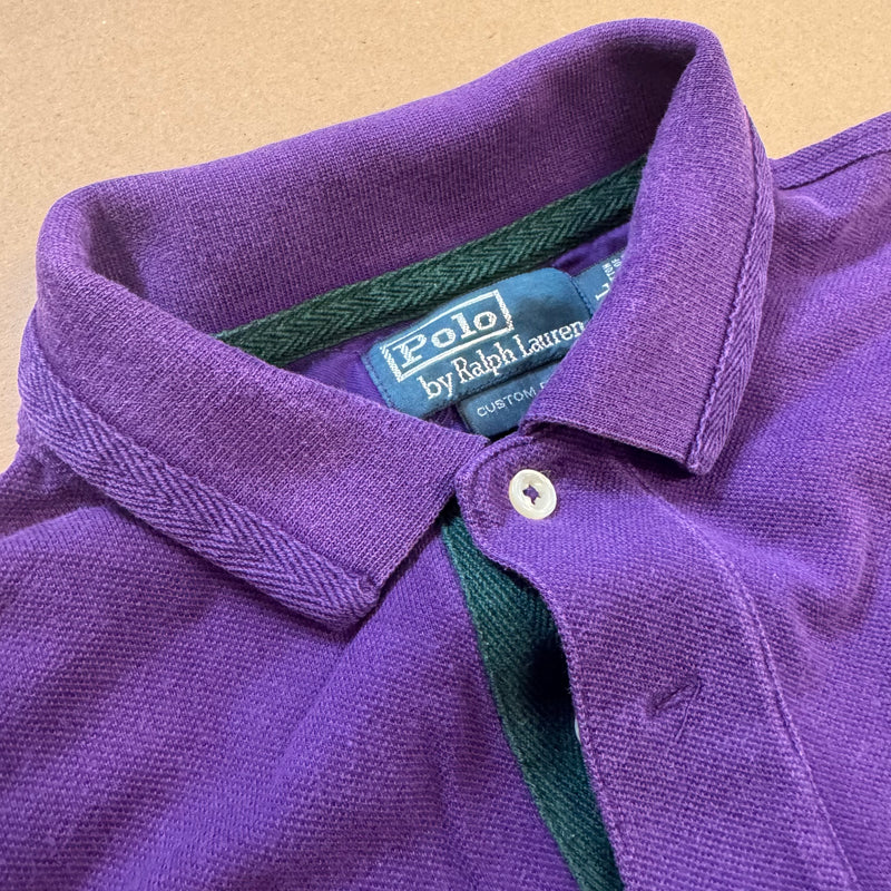 Detailansicht: Sourced limited accessories and clothes Polo Ralph Lauren vintage purple poloshirt – Logo, Nähte oder Material