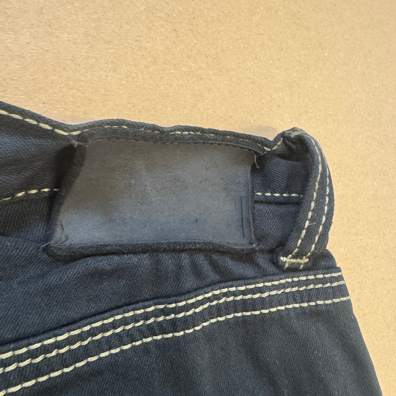 Detailansicht: Sourced limited accessories and clothes Evisu vintage ripped women’s denim jeans – Logo, Nähte oder Material