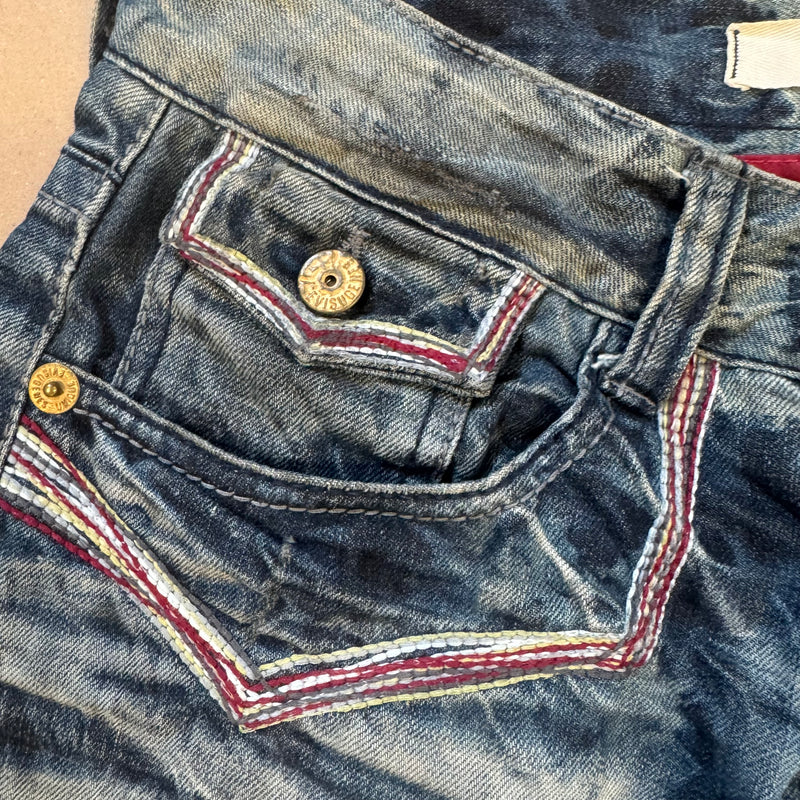 Detailansicht: Sourced limited accessories and clothes Evisu Genes bleached vintage Japanese denim jeans – Logo, Nähte oder Material