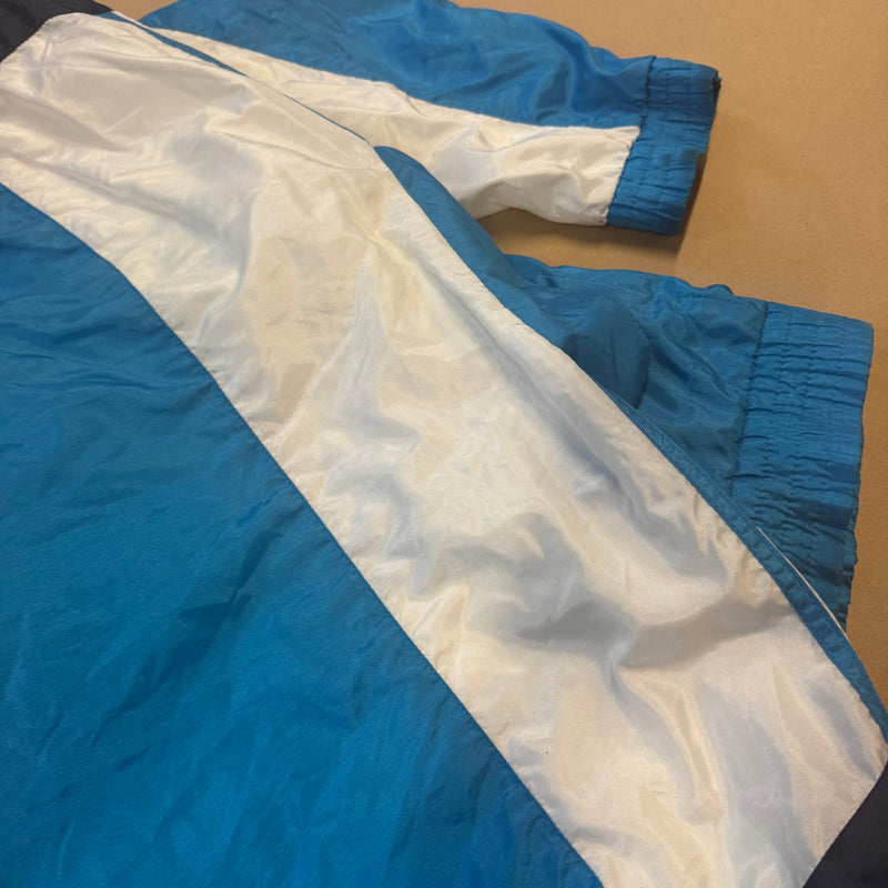 Detailansicht: Sourced limited accessories and clothes Vintage Adidas oversized skyblue track jacket – Logo, Nähte oder Material