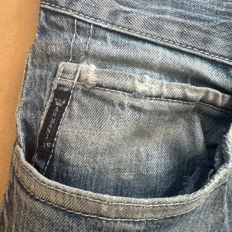 Detailansicht: Sourced limited accessories and clothes Vintage Armani Jeans straight leg – Logo, Nähte oder Material