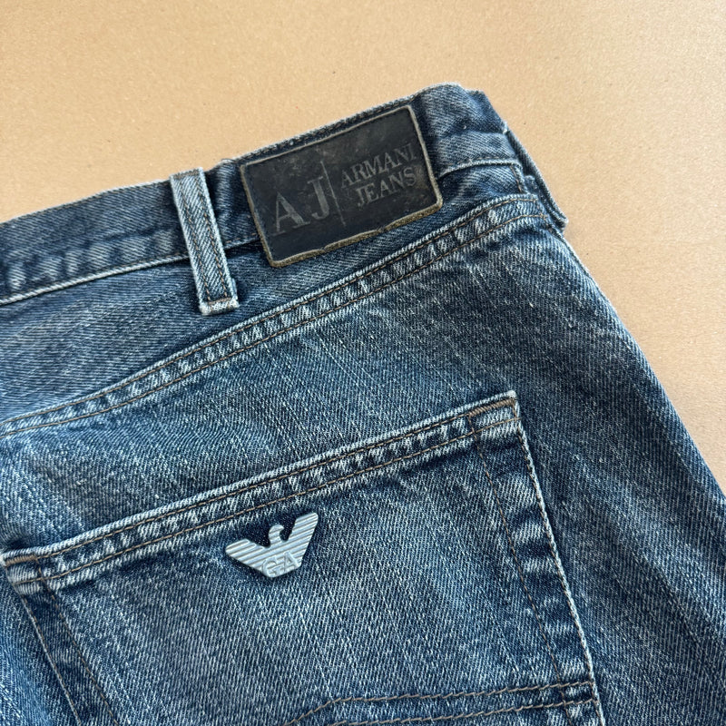Detailansicht: Sourced limited accessories and clothes Vintage Giorgio Armani straight leg jeans – Logo, Nähte oder Material