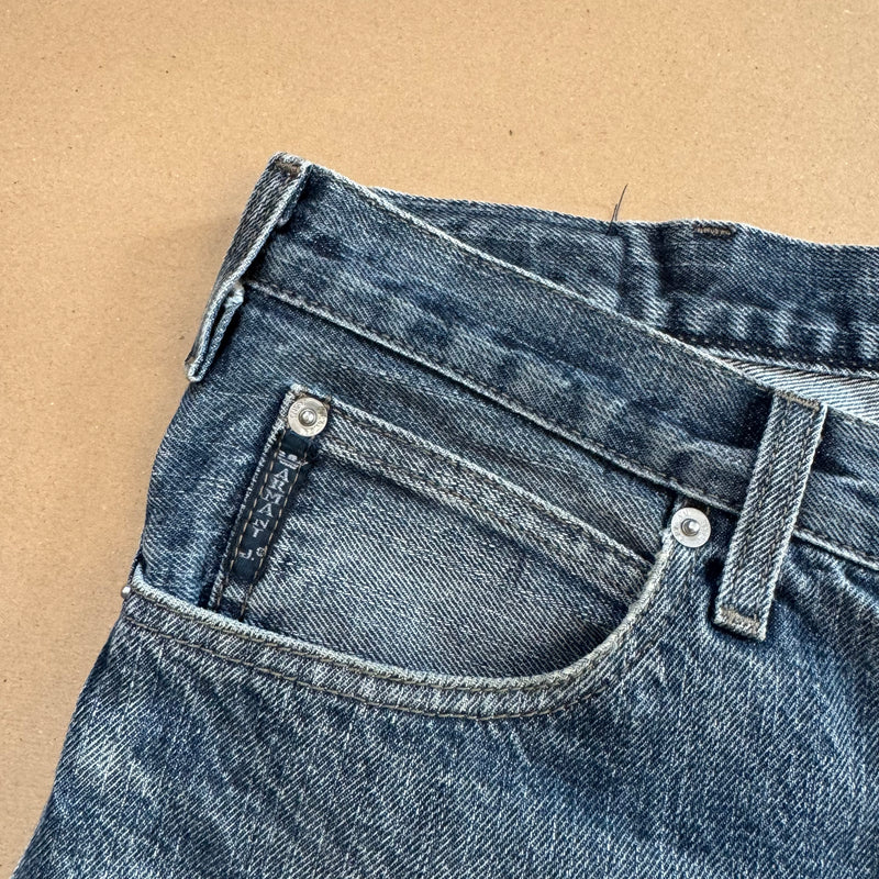 Detailansicht: Sourced limited accessories and clothes Vintage Giorgio Armani straight leg jeans – Logo, Nähte oder Material