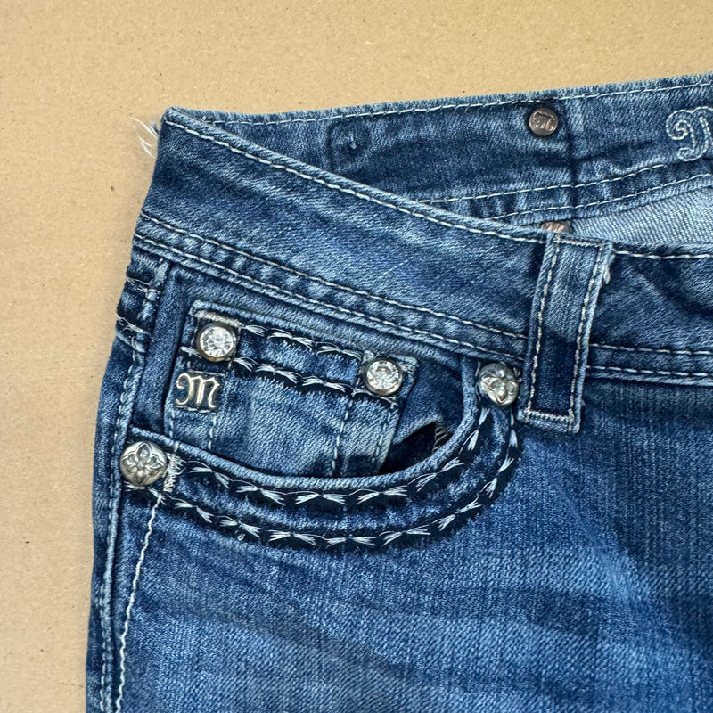 Detailansicht: Sourced limited accessories and clothes Miss Me Y2K vintage wide leg jeans – Logo, Nähte oder Material
