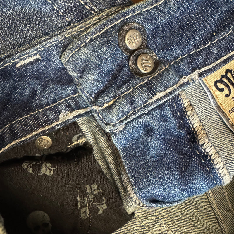 Detailansicht: Sourced limited accessories and clothes Y2K Miss Me vintage rhinestone shorts – Logo, Nähte oder Material