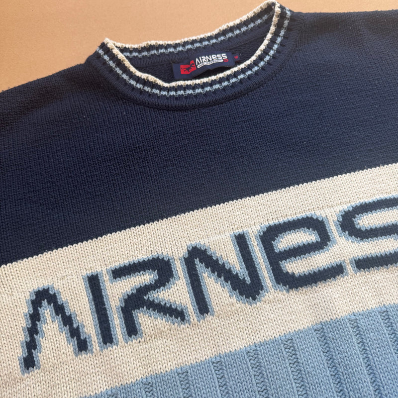 Detailansicht: Sourced limited accessories and clothes Vintage oversized Airness knitted sweatshirt – Logo, Nähte oder Material