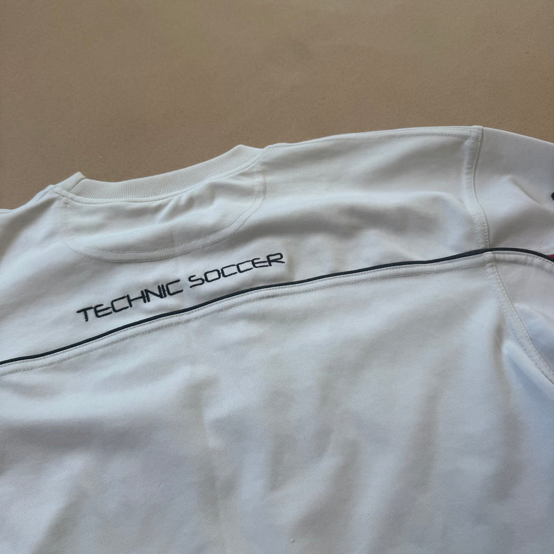 Detailansicht: Sourced limited accessories and clothes Airness Technic soccer streetwear t-shirt – Logo, Nähte oder Material