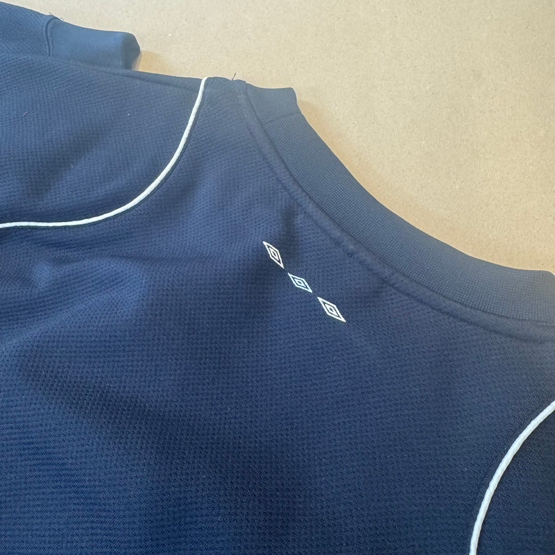 Detailansicht: Sourced limited accessories and clothes Vintage Umbro retro sweatshirt – Logo, Nähte oder Material