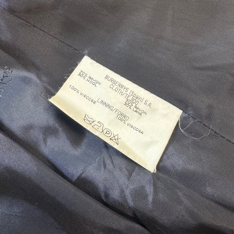 Detailansicht: Sourced limited accessories and clothes Burberry London classic blazer – Logo, Nähte oder Material