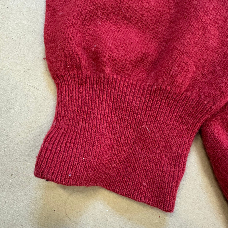 Detailansicht: Sourced limited accessories and clothes Vintage Burberry red lambswool sweatshirt – Logo, Nähte oder Material